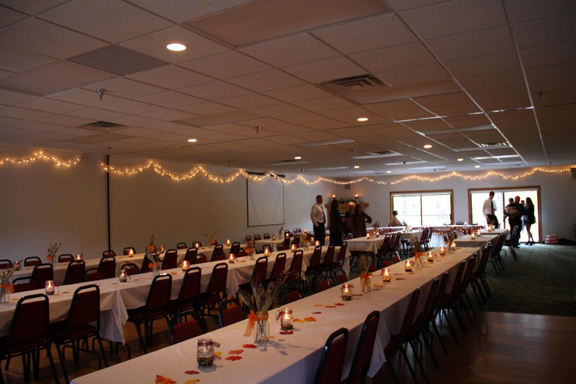 Isle Mcquoid'S Inn And Event Center المظهر الخارجي الصورة