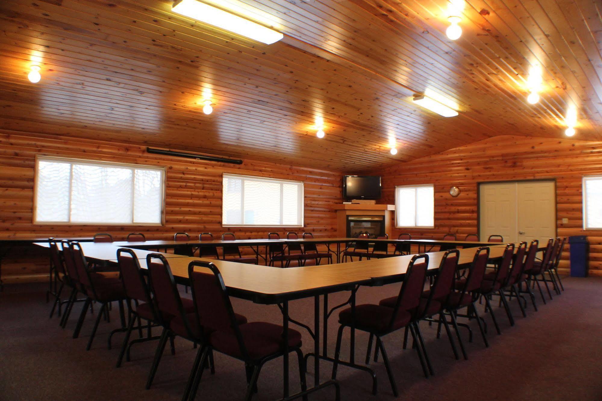 Isle Mcquoid'S Inn And Event Center المظهر الخارجي الصورة